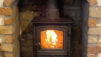 Coachman's Cottage, Luxury 2 bed cottage, Glen views, historic courtyard. | Egyptian cotton sheets, premium bedding, individually decorated