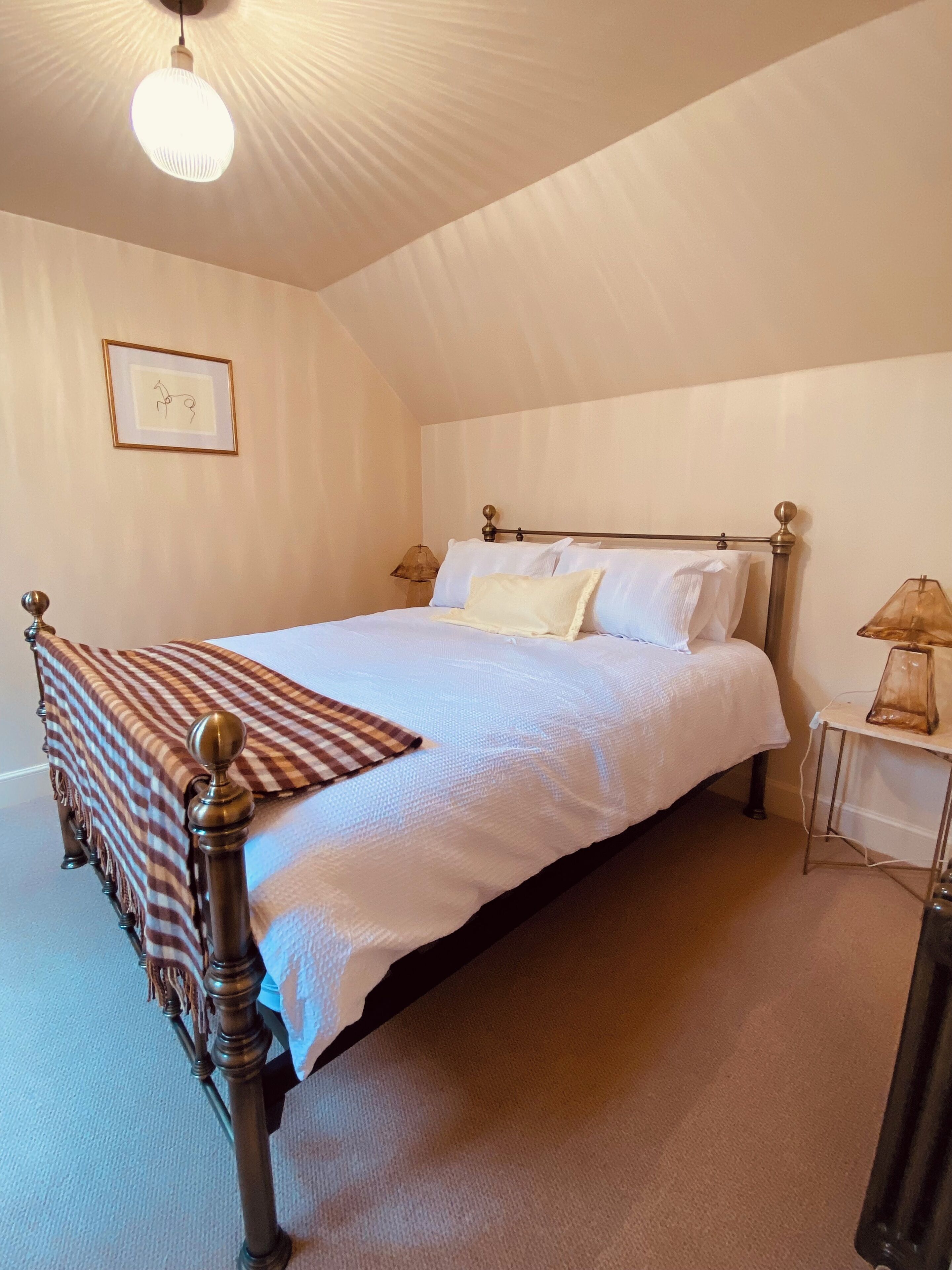 ملاءات من القطن المصري وأغطية فراش متميزة وبديكورات فريدة لكل غرفة