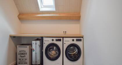 Elegant 10-guest Villa With Pool & Castle Views