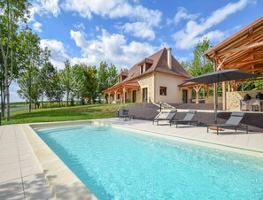 House | Pool | Indoor pool, outdoor pool - Elegant 10-guest Villa With Pool & Castle Views (Saint-Medard-d'Excideuil)