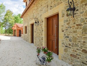 House | Reception - Elegant 10-guest Villa With Pool & Castle Views (Saint-Medard-d'Excideuil)