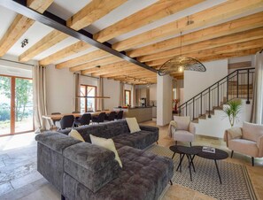 House | Living room - Elegant 10-guest Villa With Pool & Castle Views (Saint-Medard-d'Excideuil)