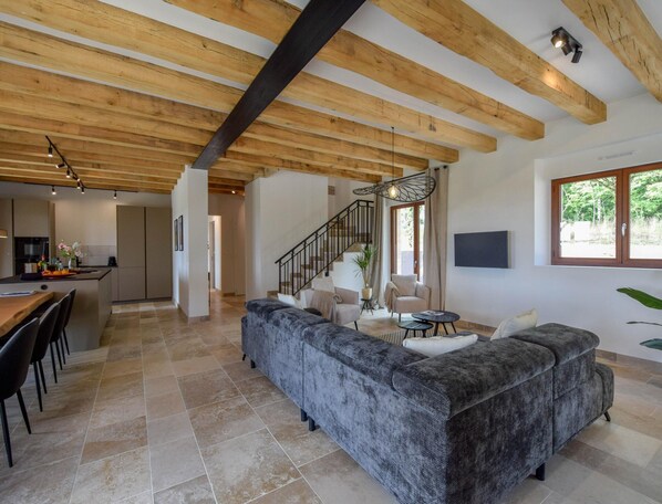 House | Living room - Elegant 10-guest Villa With Pool & Castle Views (Saint-Medard-d'Excideuil)