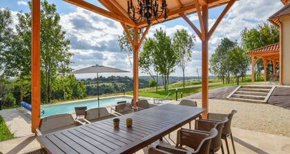 Elegant 10-guest Villa With Pool & Castle Views