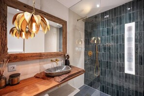Hair dryer, towels, soap, toilet paper - Sea view studio apartment in Marbella walking distance to the beach (Marbella)