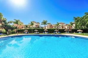 Pool - Sea view studio apartment in Marbella walking distance to the beach (Marbella)