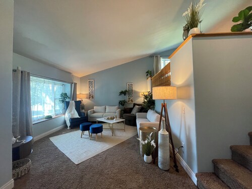 Spacious 5-bedroom house in a quiet part of Billings close to entertainment.