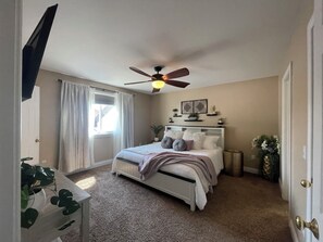 5 bedrooms, desk, iron/ironing board, free WiFi - Spacious 5-bedroom house in a quiet part of Billings close to entertainment. (Billings)