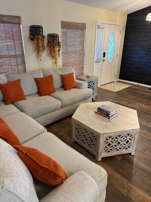 TV - The Poolside Escape (Winter Haven)