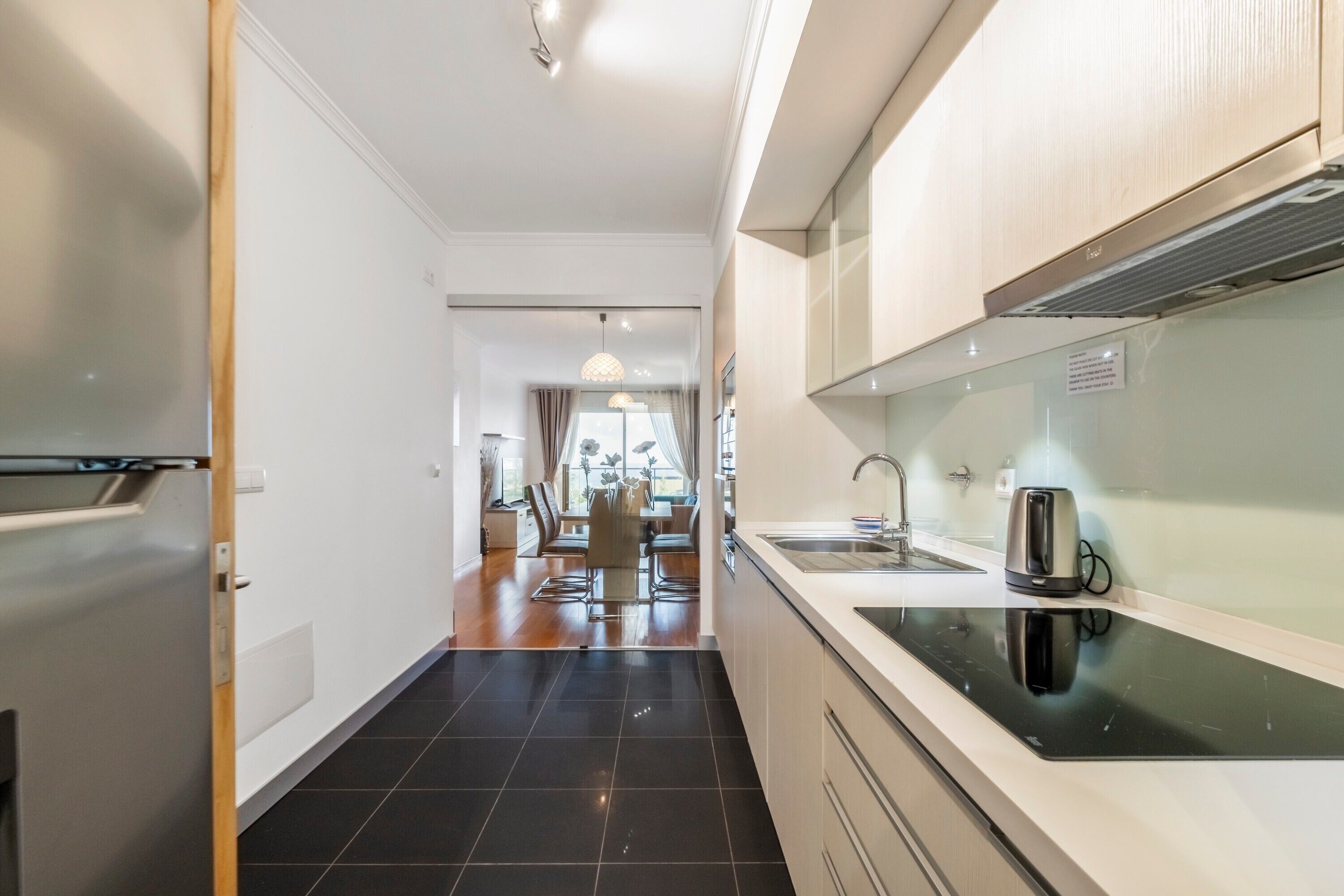 雪櫃、微波爐、焗爐、爐具