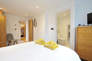 3 habitaciones, decoración personalizada y muebles diferentes 