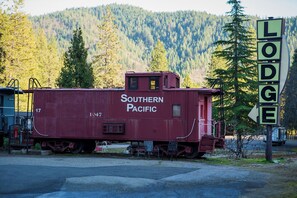 Basic Room | Free WiFi - Jubilee Railroad Wilderness Lodge (Dunsmuir)