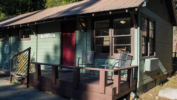 Basic Cabin, 1 Queen Bed | Free WiFi