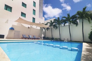 15 outdoor pools - Hotel Viajero Plus (Ciudad del Carmen)