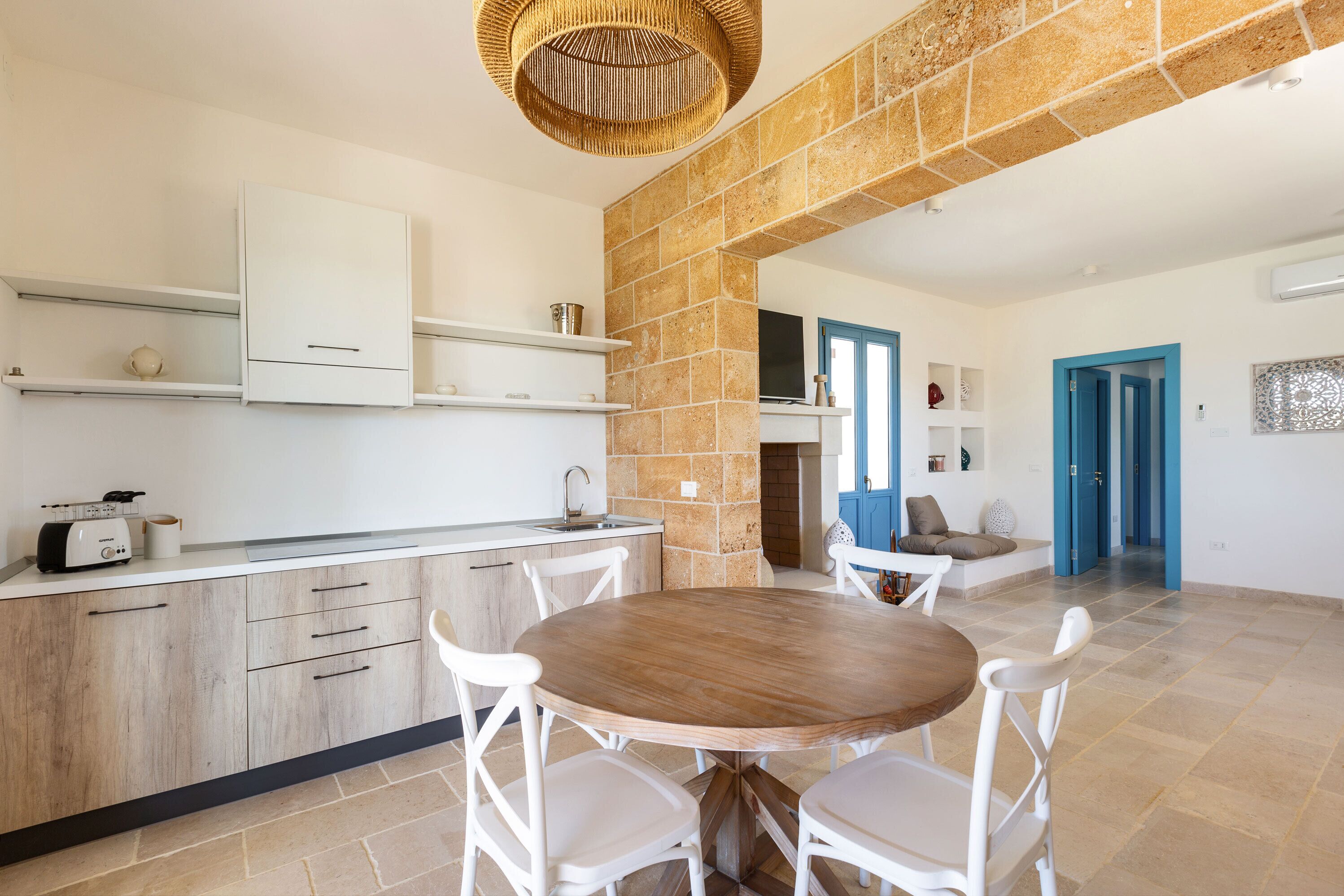 Kühlschrank, Mikrowelle, Herdplatte, Geschirrspüler