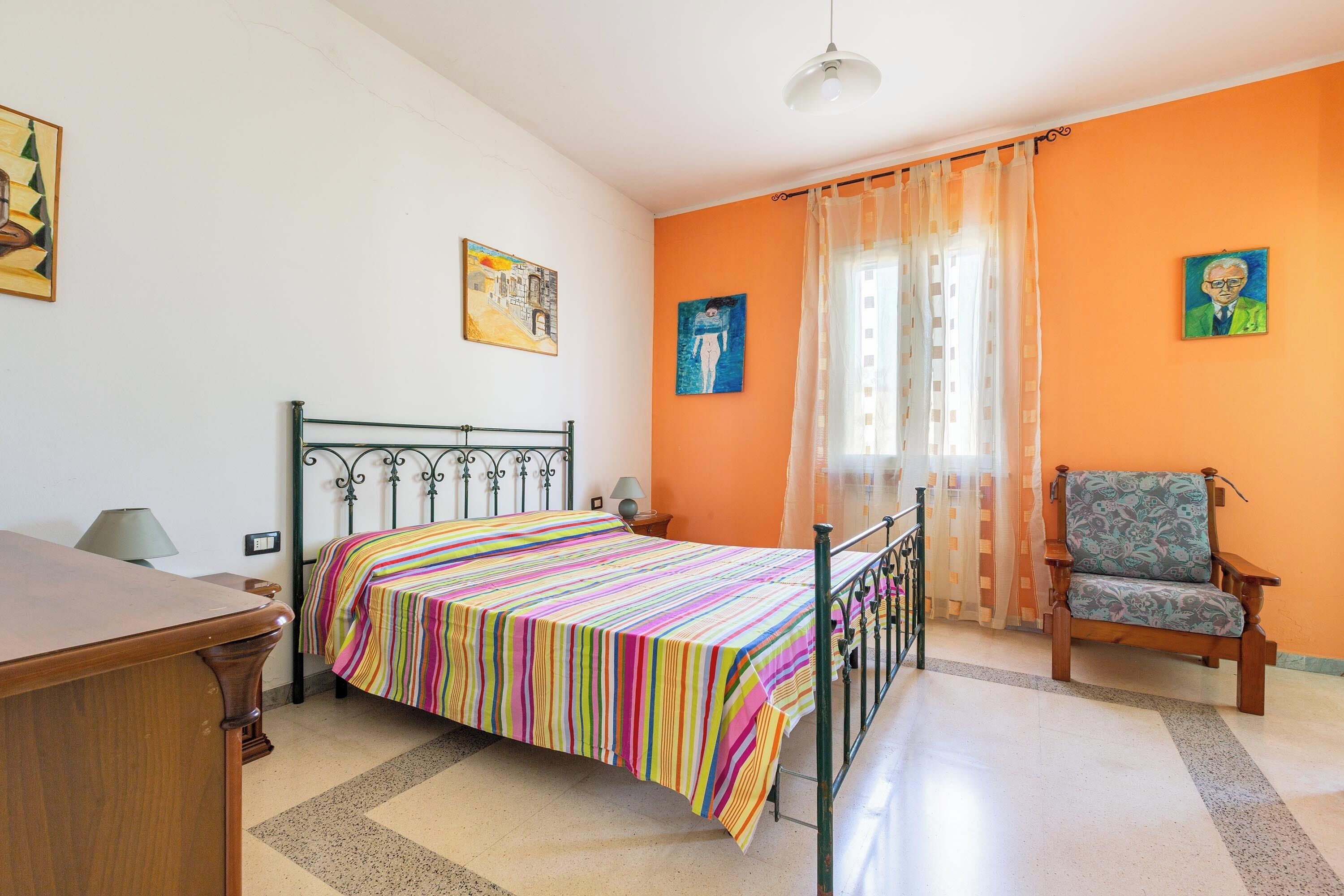 4 slaapkamers, een strijkplank/strijkijzer, beddengoed