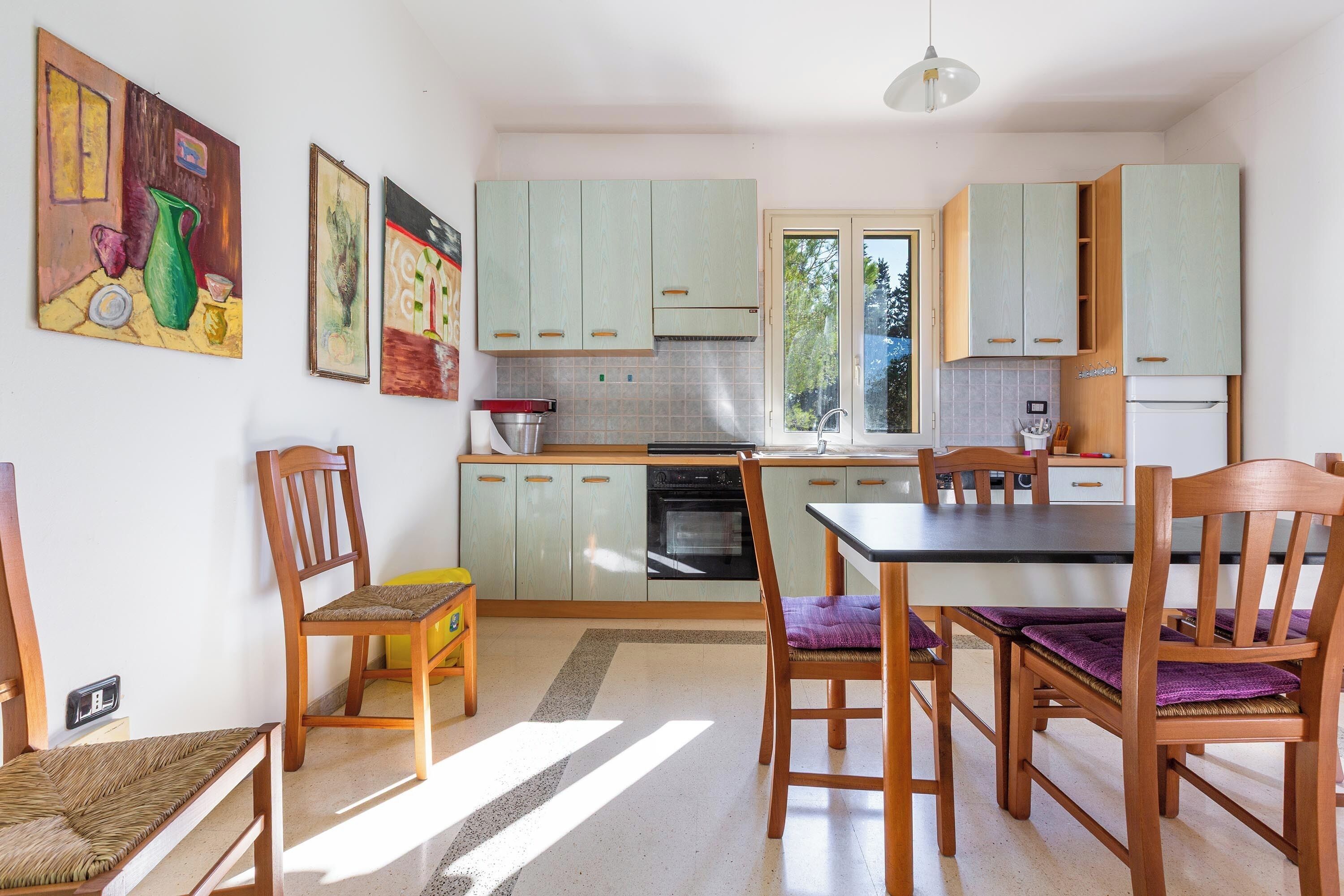 Kühlschrank, Herdplatte, Geschirrspüler, Kochgeschirr/Geschirr/Besteck