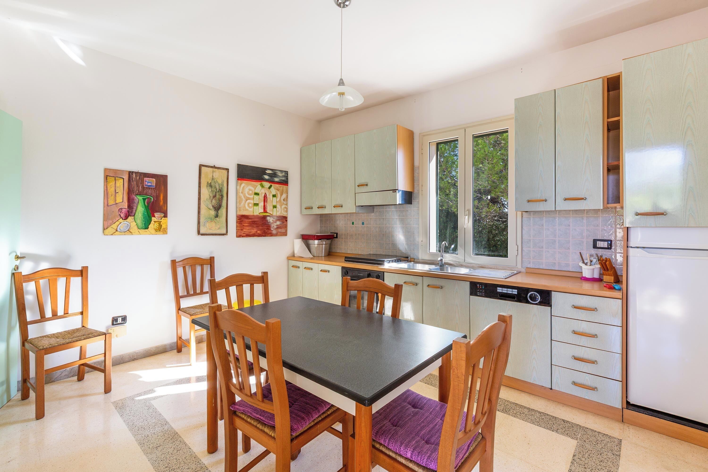 Fridge, stovetop, dishwasher, cookware/dishes/utensils