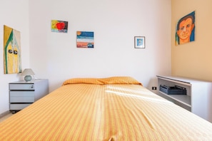 4 slaapkamers, een strijkplank/strijkijzer, beddengoed