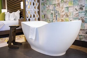 Tabla de planchar con plancha, Internet, ropa de cama