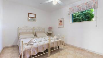 1 chambre, literie fournie