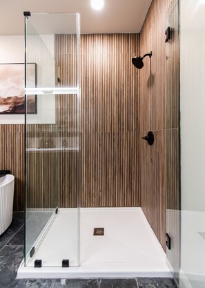 Shower, eco-friendly toiletries, hair dryer, towels - 501 + 502 — Combined Suite (Louisville)