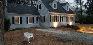 Exterior - 3-bedroom house in lovely Halifax for quiet, restful stays (Halifax)