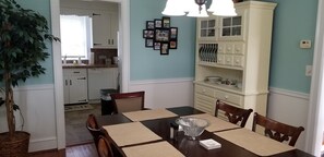 Dining - 3-bedroom house in lovely Halifax for quiet, restful stays (Halifax)
