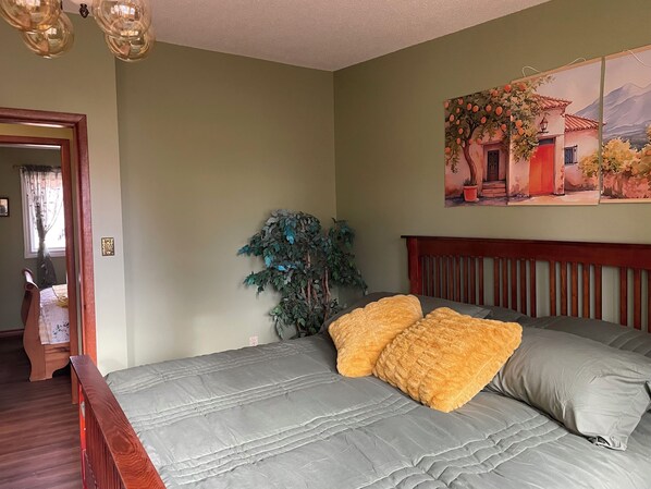4 bedrooms, internet, bed sheets