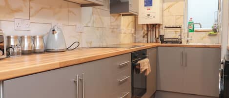 Cookware/dishes/utensils