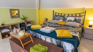 Verdunkelungsvorhänge, schallisolierte Zimmer, Bügeleisen/Bügelbrett