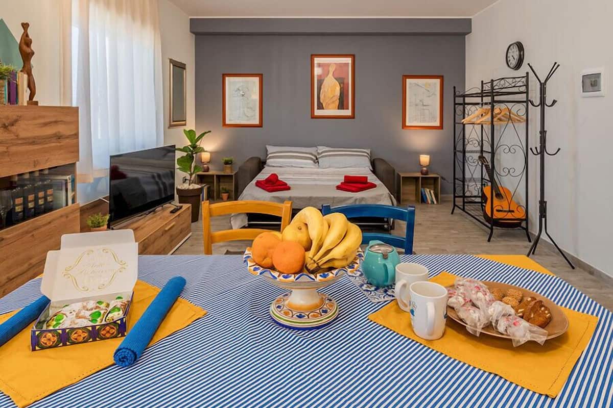 Signature-Apartment, Balkon, Stadtblick | Verdunkelungsvorhänge, schallisolierte Zimmer, Bügeleisen/Bügelbrett