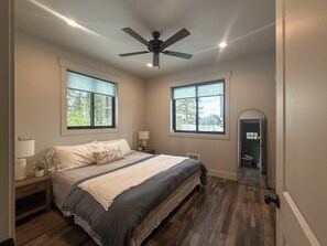 1 bedroom, iron/ironing board, travel cot, free WiFi - Newly built cozy retreat minutes from Whitefish (Whitefish)