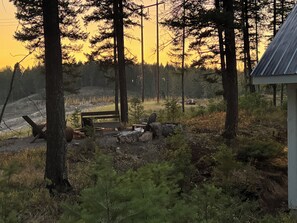 Property grounds - Newly built cozy retreat minutes from Whitefish (Whitefish)