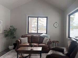 Smart TV, books - Newly built cozy retreat minutes from Whitefish (Whitefish)