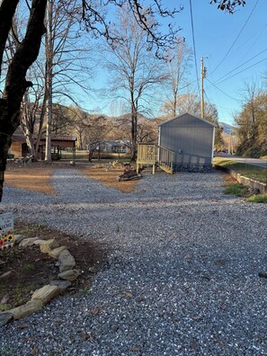 Property grounds - Fabulous private camping on Deep Creek in Bryson City perfect for outdoor lovers (Bryson City)