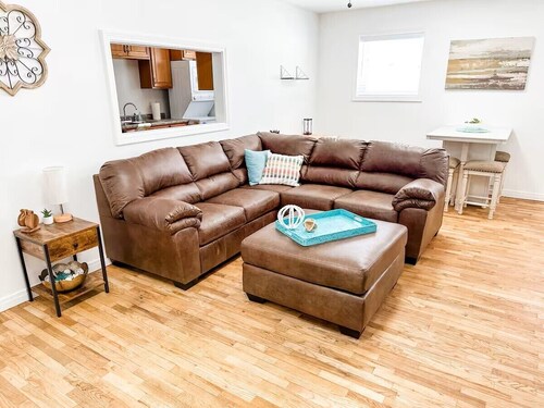 Stay on the Bricks! 1-Bedroom Apartment in Historic Downtown Hays