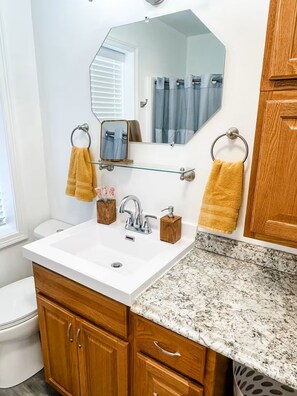 Toalhas de banho, papel higiênico