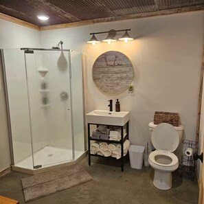 Bathroom - Relaxing Fun Bunk house 2 (Weyerhaeuser)