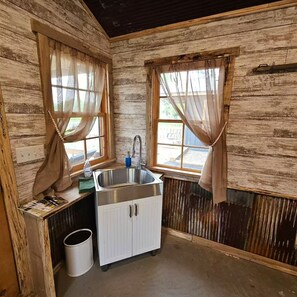 المنشأة من الداخل