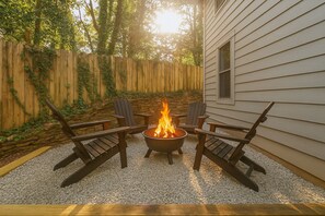 Terrace/patio - 12 min downtown, firepit, Gameroom & Theater-room (Atlanta)