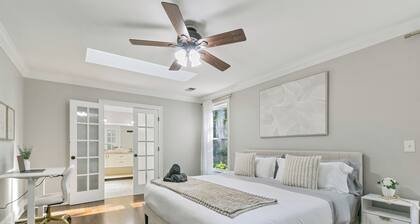 12 min downtown, firepit, Gameroom & Theater-room