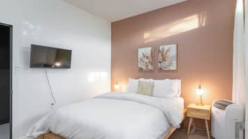 2 bedrooms, iron/ironing board, Internet, bed sheets