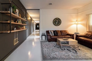 Living area - Family friendly Bowling Alley booking! (Halfway)