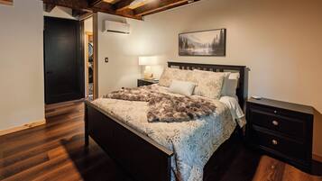 3 bedrooms, iron/ironing board, WiFi (free), bed sheets