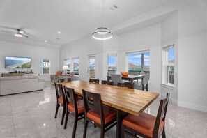 Dining - Sea Isle Retreat | Walk to Beach | Sleeps 8 (Galveston)