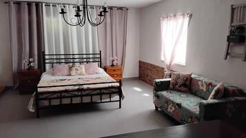 1 bedroom, iron/ironing board, WiFi, bed sheets