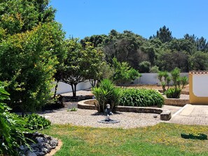 Property grounds - Apartment 'Sol Lua House' with Shared Pool, Wi-Fi and Air Conditioning (Fátima)
