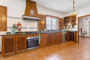 Frigorífic, microones, forn i placa de cuina 