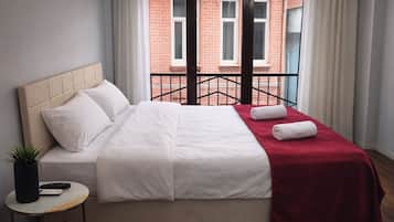 Mini-Kühlschrank, Mikrowelle, Herdplatte, Kochgeschirr/Geschirr/Besteck